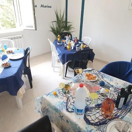 B.&b. La Marina